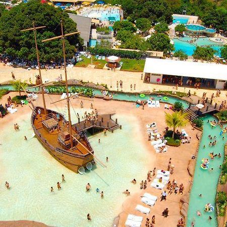 Spazzio Diroma Com Acesso Ao Acqua Park - Temporada Cn Adriele Caldas Novas Exterior foto