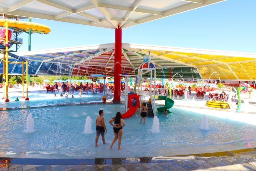 Spazzio Diroma Com Acesso Ao Acqua Park - Temporada Cn Adriele Caldas Novas Exterior foto
